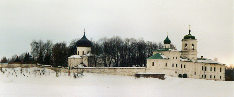Псков. Спасо-Преображенский Мирожский монастырь. общий вид в ландшафте