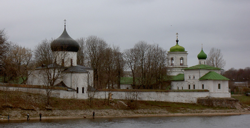 Псков. Спасо-Преображенский Мирожский монастырь. общий вид в ландшафте, Вид с Ю-Ю-В