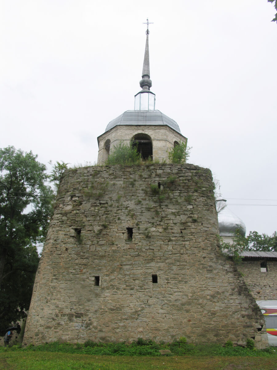 Церковь Николая Чудотворца, Порхов (Порховский район, Псковская область). дополнительная информация, Колокольня на площадке Никольской башни