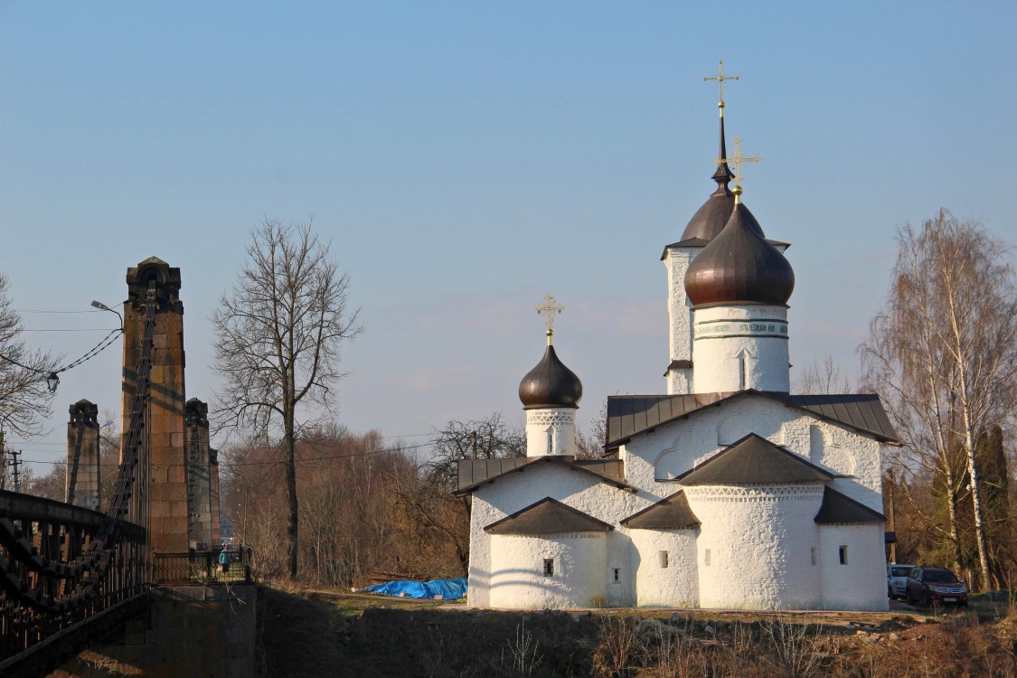 Остров. Церковь Николая Чудотворца. общий вид в ландшафте