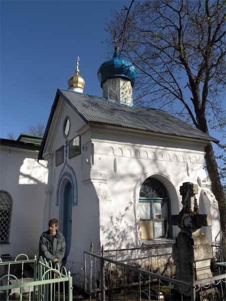 Церковь Георгия Победоносца, Федоровщина (Погост Камно) (Псковский район, Псковская область). дополнительная информация, часовня-усыпальница конец 19-го века
