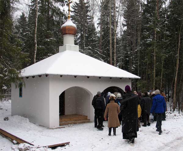 Спасо-Елеазаровский женский монастырь, Елизарово (Псковский район, Псковская область). архитектурные детали, Часовня над Святым источником в 0,5 км от монастыря в сторону Пскова