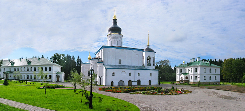 Елизарово. Спасо-Елеазаровский женский монастырь. общий вид в ландшафте