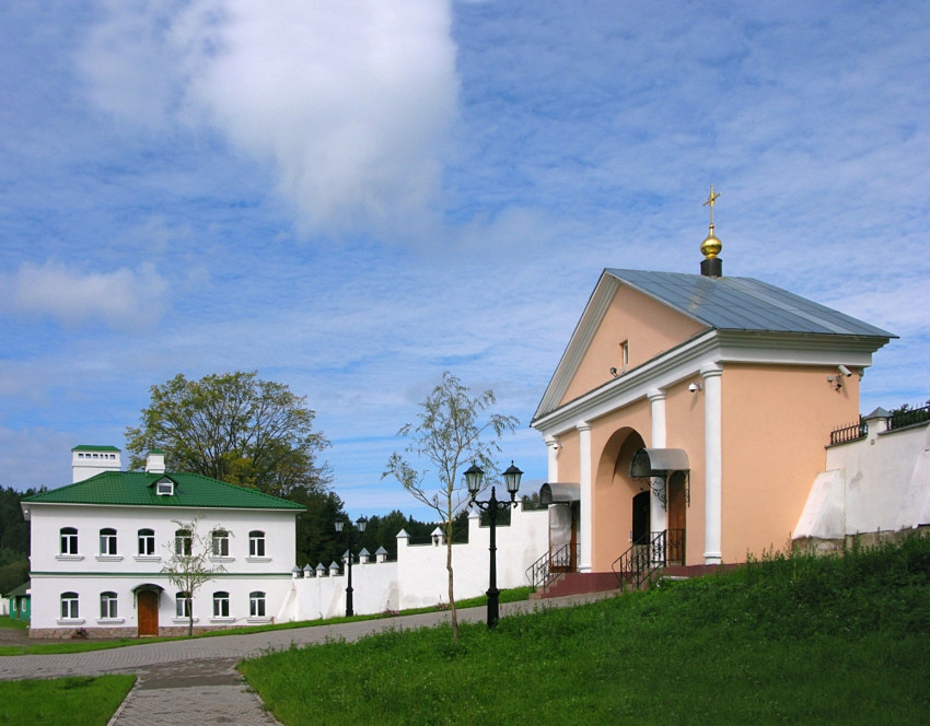 Спасо-Елеазаровский женский монастырь, Елизарово (Псковский район, Псковская область). фасады