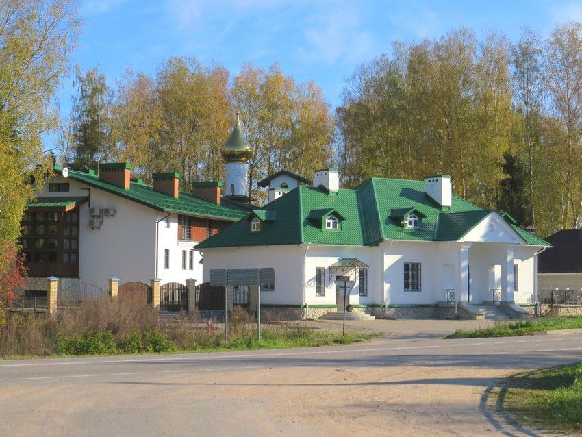 Спасо-Елеазаровский женский монастырь, Елизарово (Псковский район, Псковская область). архитектурные детали, Паломнический центр с домовым храмом