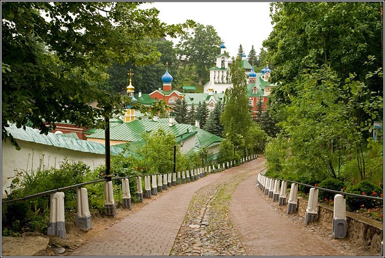 Печоры. Успенский Псково-Печерский монастырь. архитектурные детали