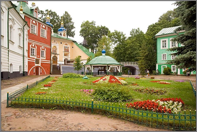Успенский Псково-Печерский монастырь, Печоры (Печорский район, Псковская область). дополнительная информация