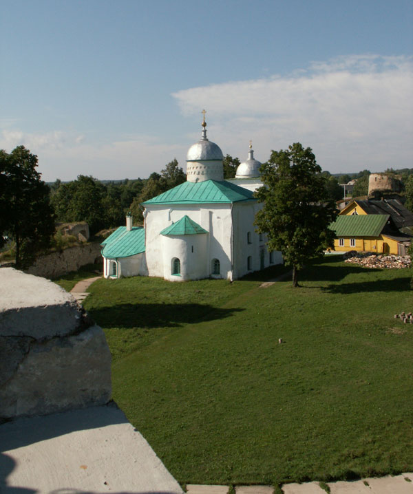 Собор Николая Чудотворца, Изборск (Печорский район, Псковская область). общий вид в ландшафте