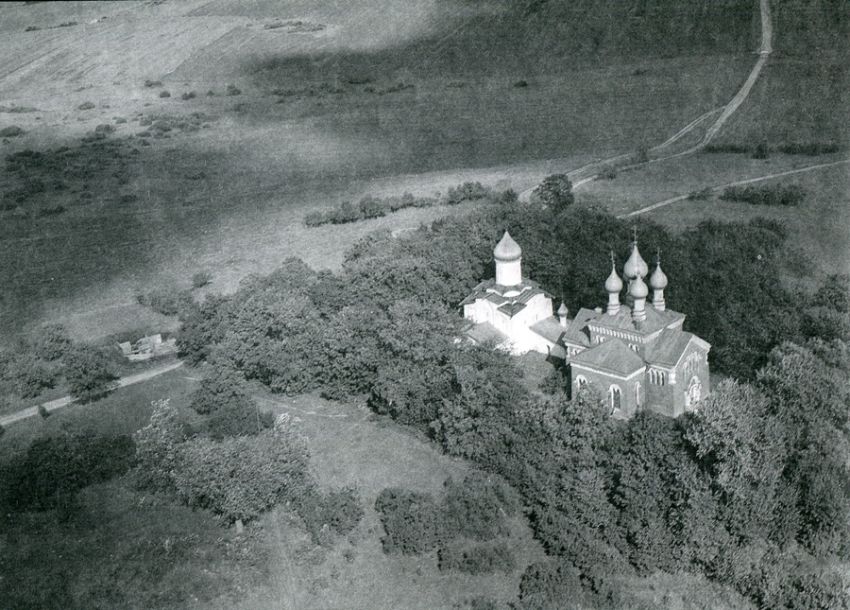 Церковь Успения Пресвятой Богородицы, Мелётово (Псковский район, Псковская область). архивная фотография, Фото 1960-х гг. из архива Бориса Скобельцина