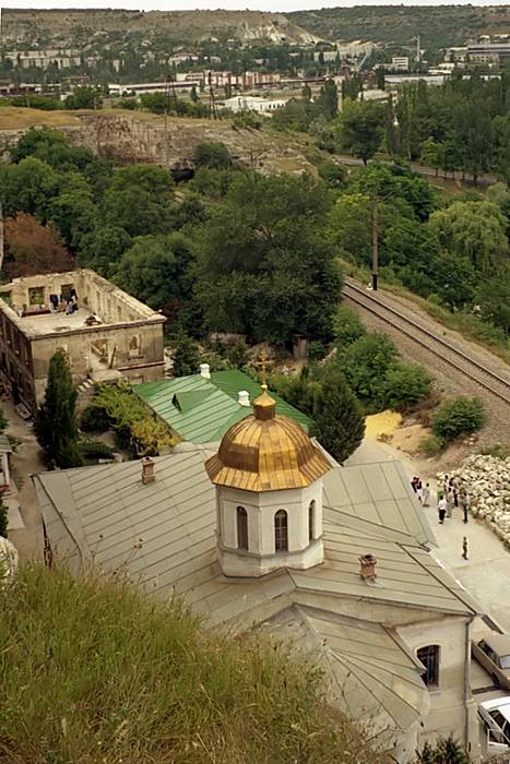 Инкерманский Климентовский мужской монастырь, Инкерман (Балаклавский район, г. Севастополь). общий вид в ландшафте, Вид от крепости Каламита