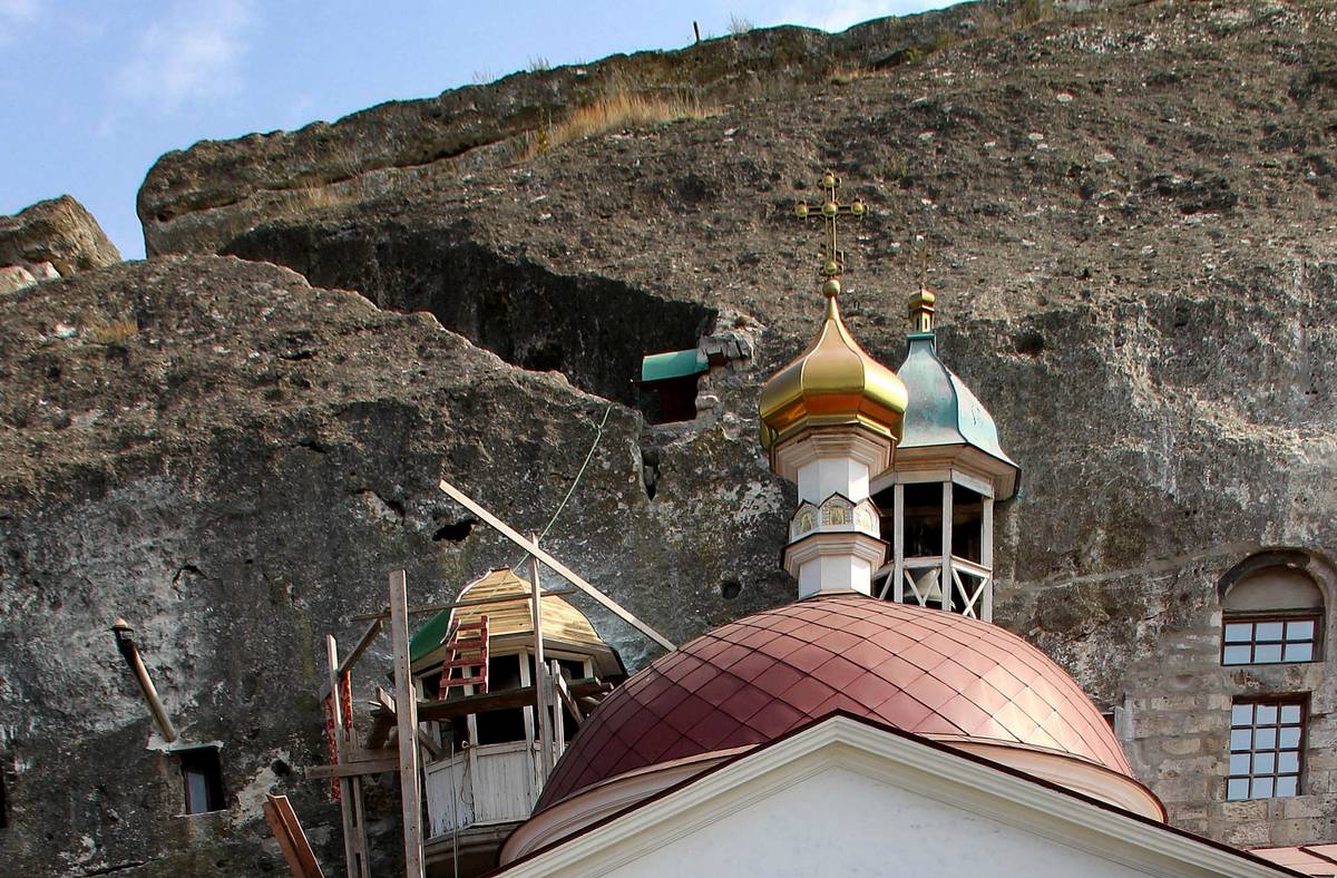 Инкерманский Климентовский мужской монастырь, Инкерман (Балаклавский район, г. Севастополь). дополнительная информация, Вход в пещерные храмы со скалы.