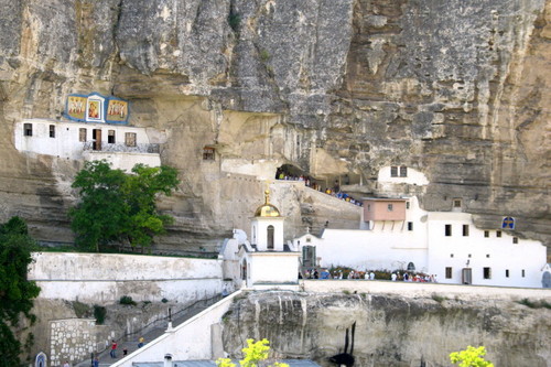 Бахчисарай. Успенский мужской монастырь. общий вид в ландшафте