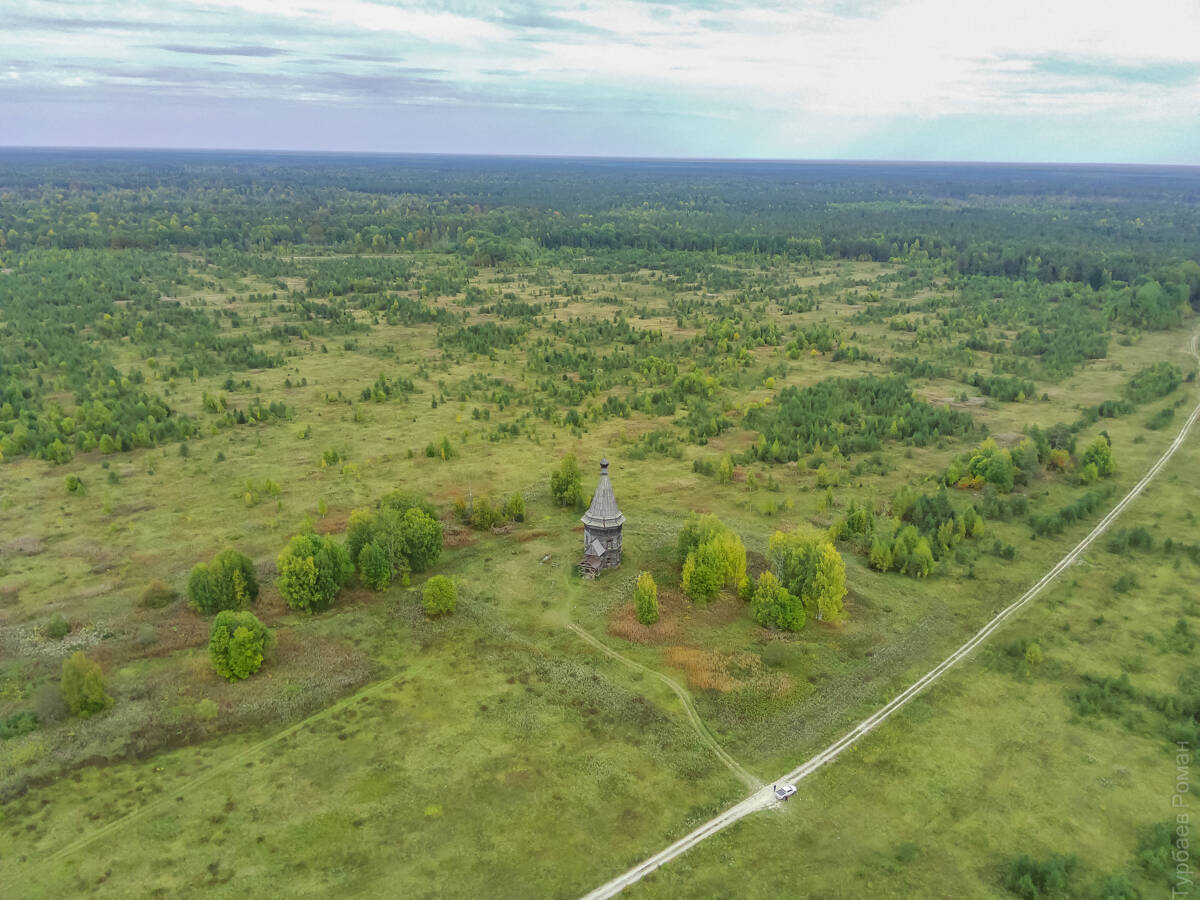 Сретено-Михайловская церковь, Красная Ляга, урочище (Каргопольский район, Архангельская область). фасады, Вид с юго-запада