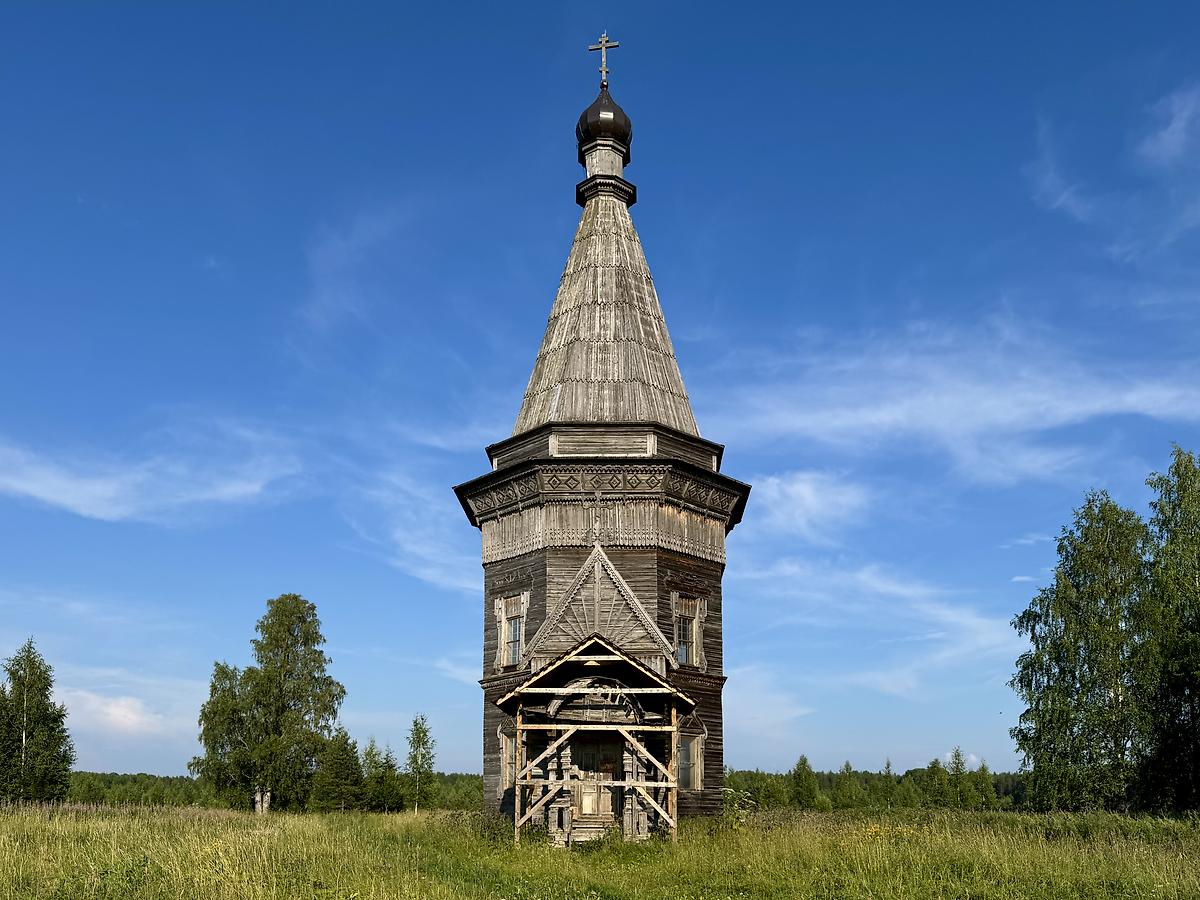 Вид с запада, фасады. Сретено-Михайловская церковь, Красная Ляга, урочище (Каргопольский район, Архангельская область)