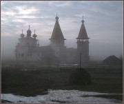 Храмовый комплекс Лядинского погоста, Вид на ансамбль из огорода Бутиных<br>, Столетовская (Лядины), Каргопольский район, Архангельская область