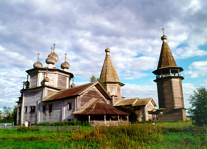 Храмовый комплекс Лядинского погоста, Столетовская (Лядины) (Каргопольский район, Архангельская область). общий вид в ландшафте
