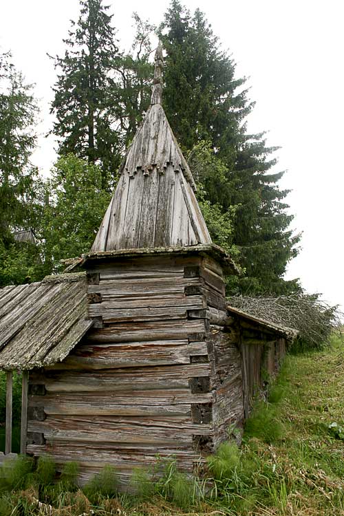 Церковь Георгия Победоносца, Порженский погост, урочище (Плесецкий район, Архангельская область). документальные фотографии, Угловая башня ограды погоста