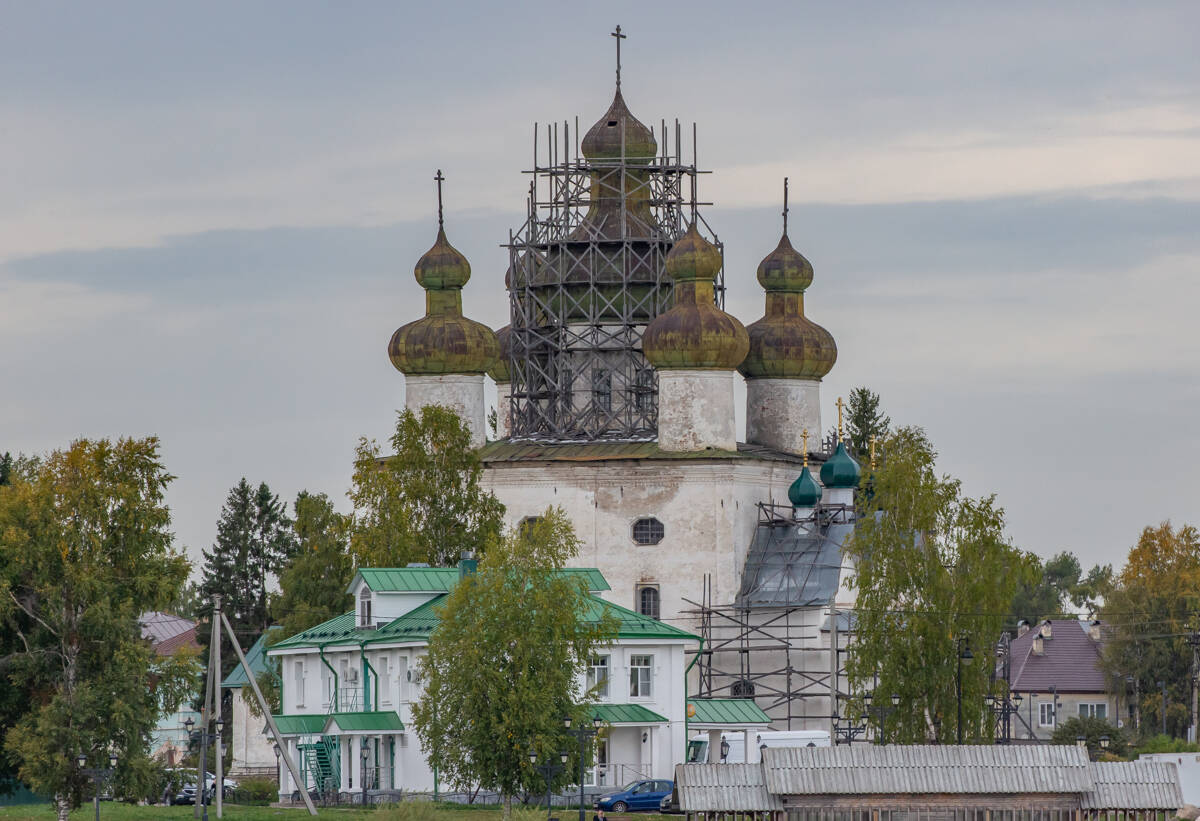 Церковь Рождества Иоанна Предтечи, Каргополь (Каргопольский район, Архангельская область). фасады, Вид с правого берега Онеги