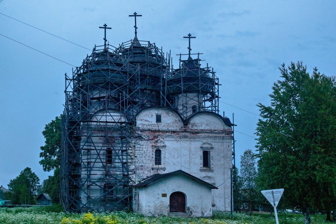 Каргополь. Церковь Воскресения Христова. фасады