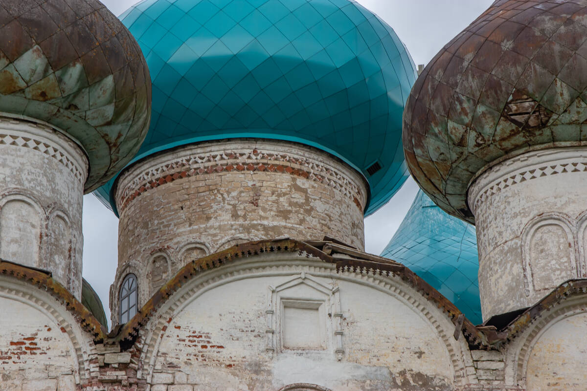 Церковь Воскресения Христова, Каргополь (Каргопольский район, Архангельская область). архитектурные детали, Фрагменты глав и барабанов