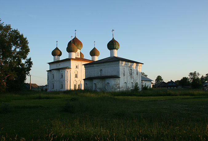 Храмовый комплекс Старого торга, Каргополь (Каргопольский район, Архангельская область). общий вид в ландшафте