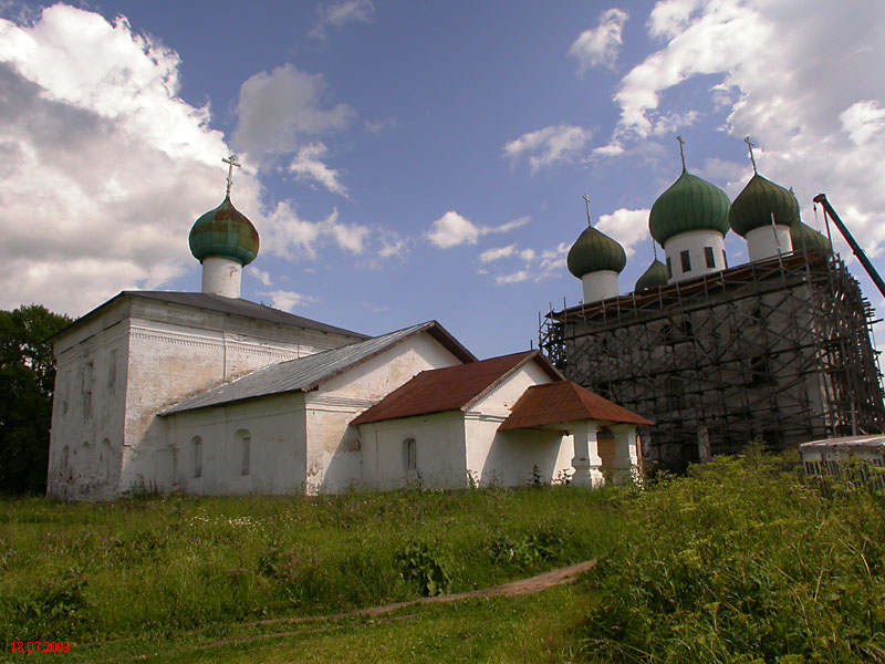 Храмовый комплекс Старого торга, Каргополь (Каргопольский район, Архангельская область). общий вид в ландшафте