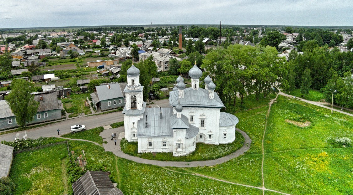 Каргополь. Церковь Рождества Пресвятой Богородицы. общий вид в ландшафте