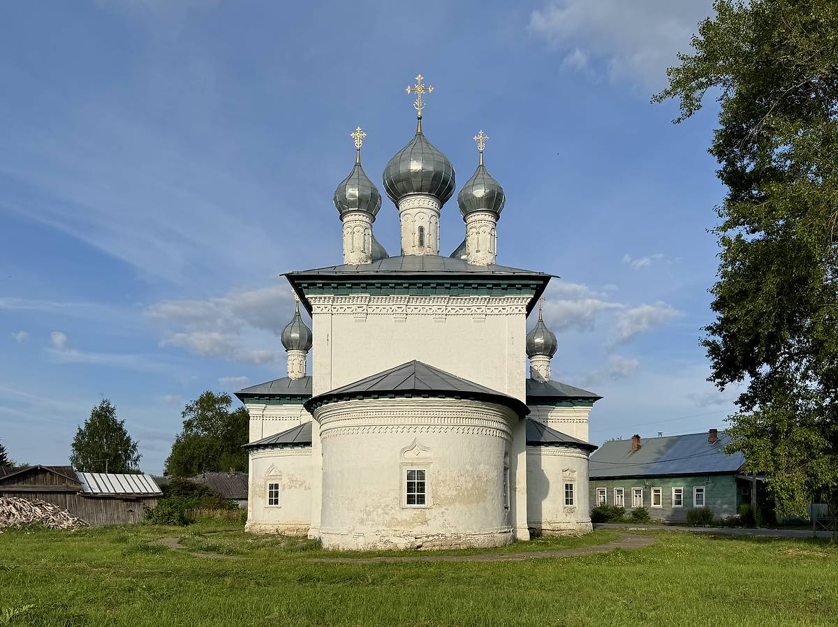 Вид с северо-востока, фасады. Церковь Рождества Пресвятой Богородицы, Каргополь (Каргопольский район, Архангельская область)