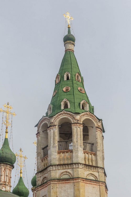 Церковь Троицы Живоначальной, Серпухов (Серпуховский городской округ и гг. Протвино, Пущино, Московская область). архитектурные детали, Завершения