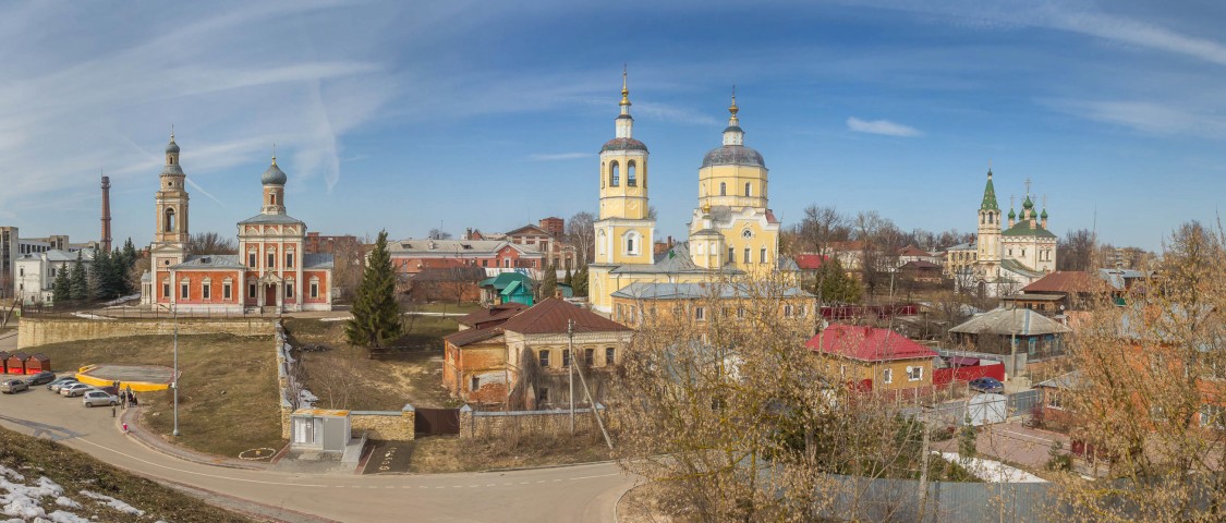 Серпухов. Церковь Илии Пророка. фасады, Ансамбль посадских храмов с соборной горки. Ильинский храм в центре.