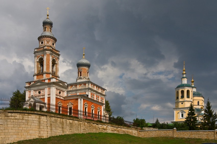 Церковь Успения Пресвятой Богородицы, Серпухов (Серпуховский городской округ и гг. Протвино, Пущино, Московская область). общий вид в ландшафте