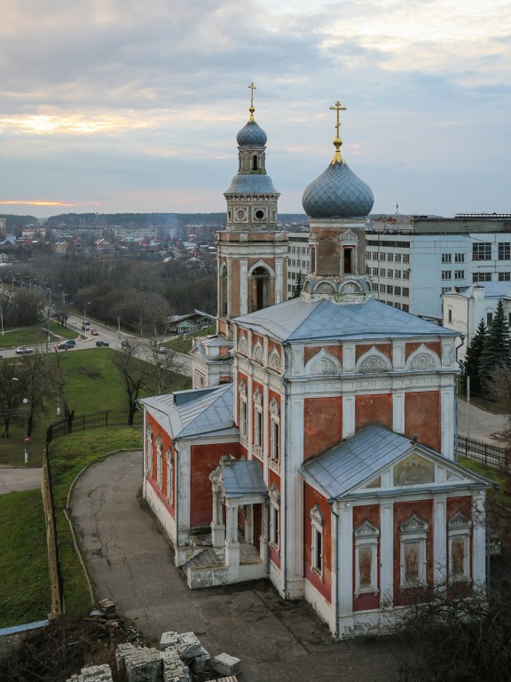 Церковь Успения Пресвятой Богородицы, Серпухов (Серпуховский городской округ и гг. Протвино, Пущино, Московская область). общий вид в ландшафте, Вид с колокольни церкви Илии Пророка.
