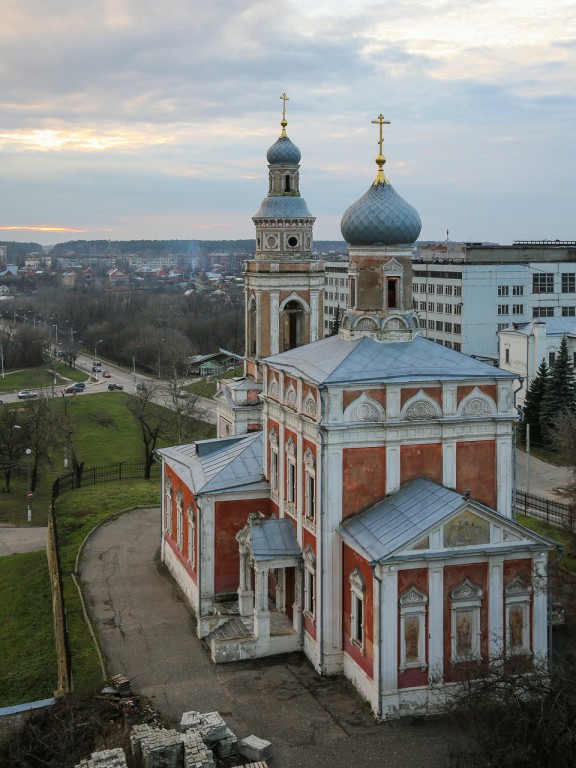 Серпухов. Церковь Успения Пресвятой Богородицы. общий вид в ландшафте, Вид с колокольни церкви Илии Пророка.