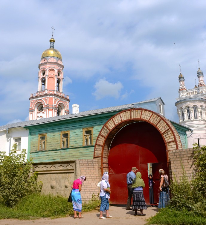 Вышний Волочёк. Казанский монастырь. дополнительная информация, Входные врата монастыря