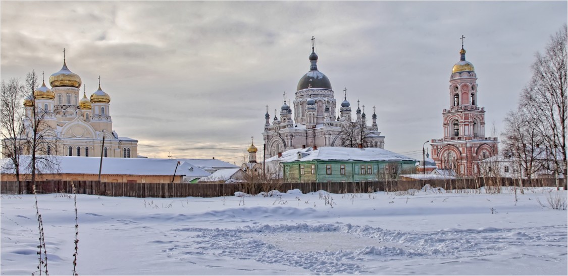 Вышний Волочёк. Казанский монастырь. общий вид в ландшафте