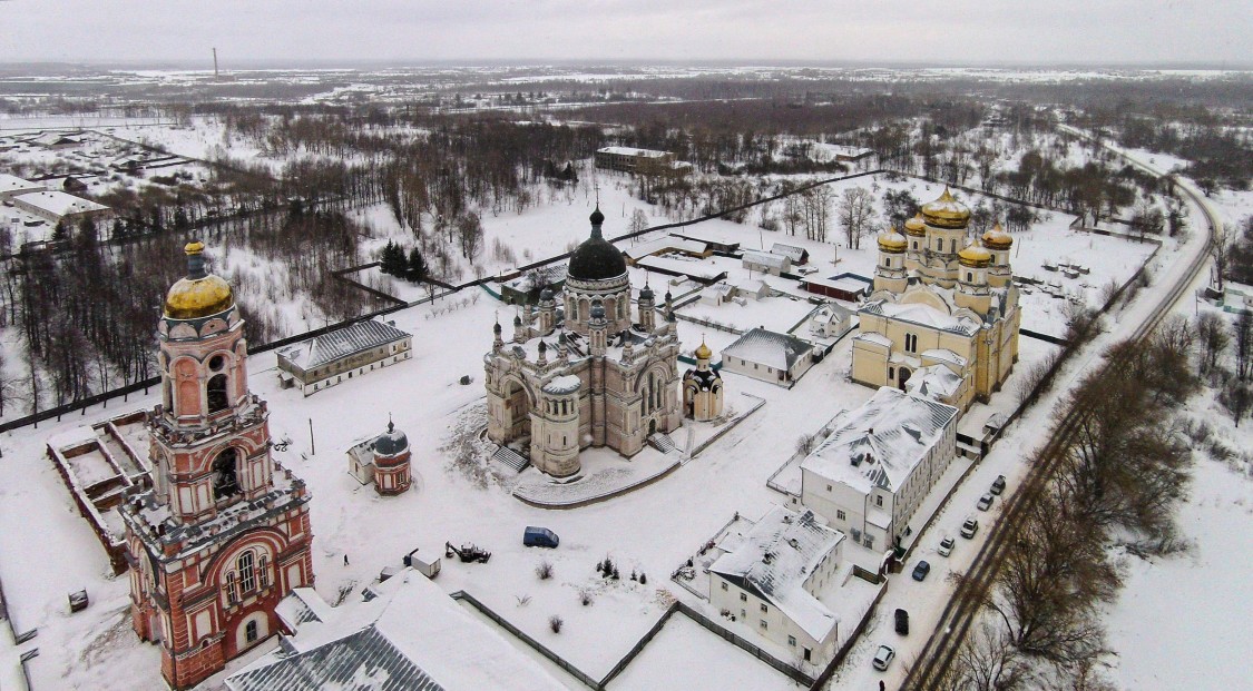 Вышний Волочёк. Казанский монастырь. общий вид в ландшафте