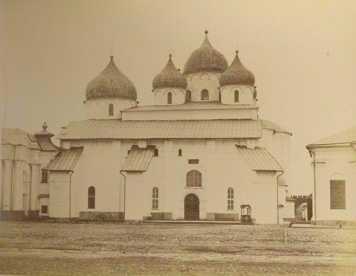 Фотоснимок 1880 г. Предположительно фотограф: И. Ф. Барщевский?, архивная фотография. Кремль. Собор Софии, Премудрости Божией, Великий Новгород (Великий Новгород, город, Новгородская область)