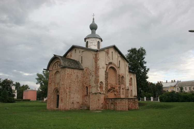 Великий Новгород. Церковь Параскевы Пятницы на Торгу. фасады