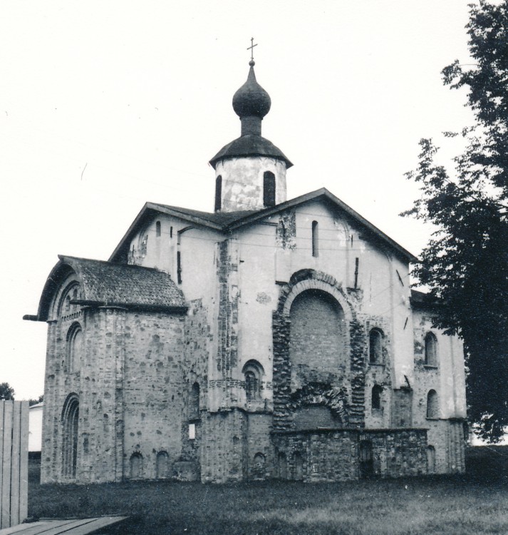 Великий Новгород. Церковь Параскевы Пятницы на Торгу. фасады