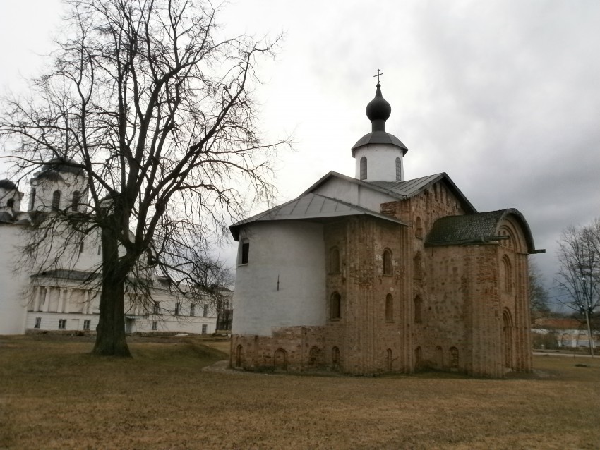 Великий Новгород. Церковь Параскевы Пятницы на Торгу. фасады