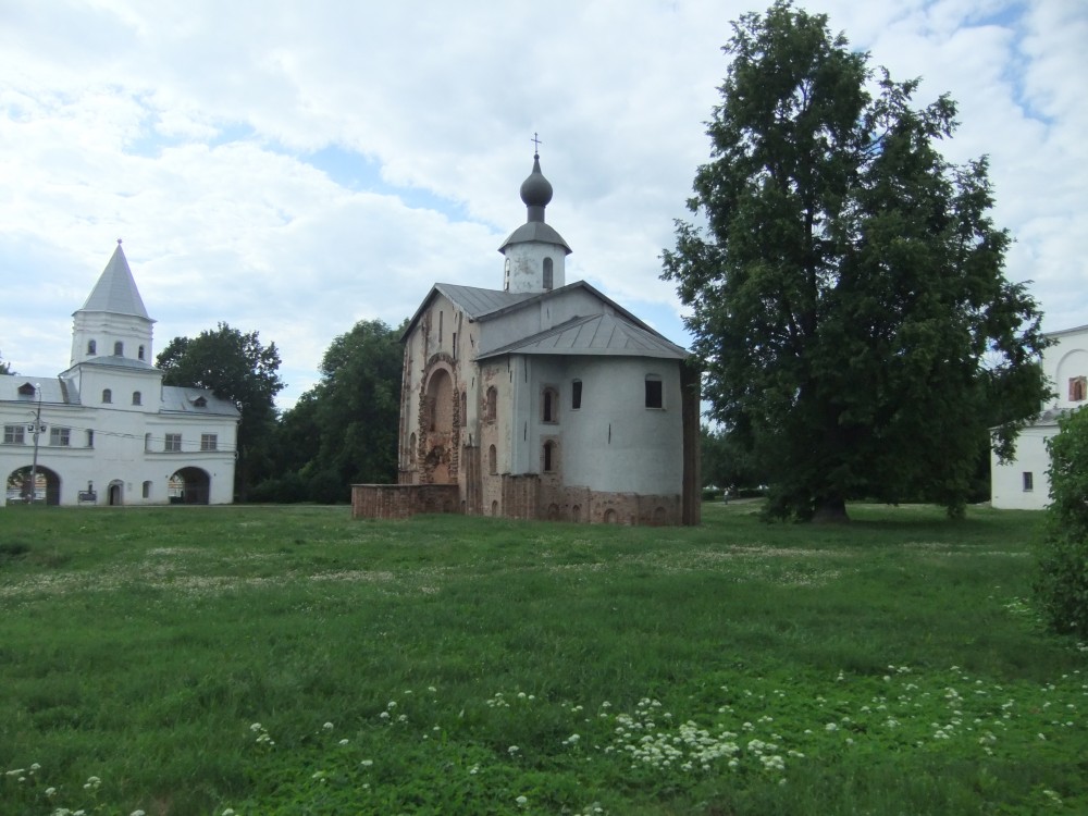 Церковь Параскевы Пятницы на Торгу, Великий Новгород (Великий Новгород, город, Новгородская область). общий вид в ландшафте
