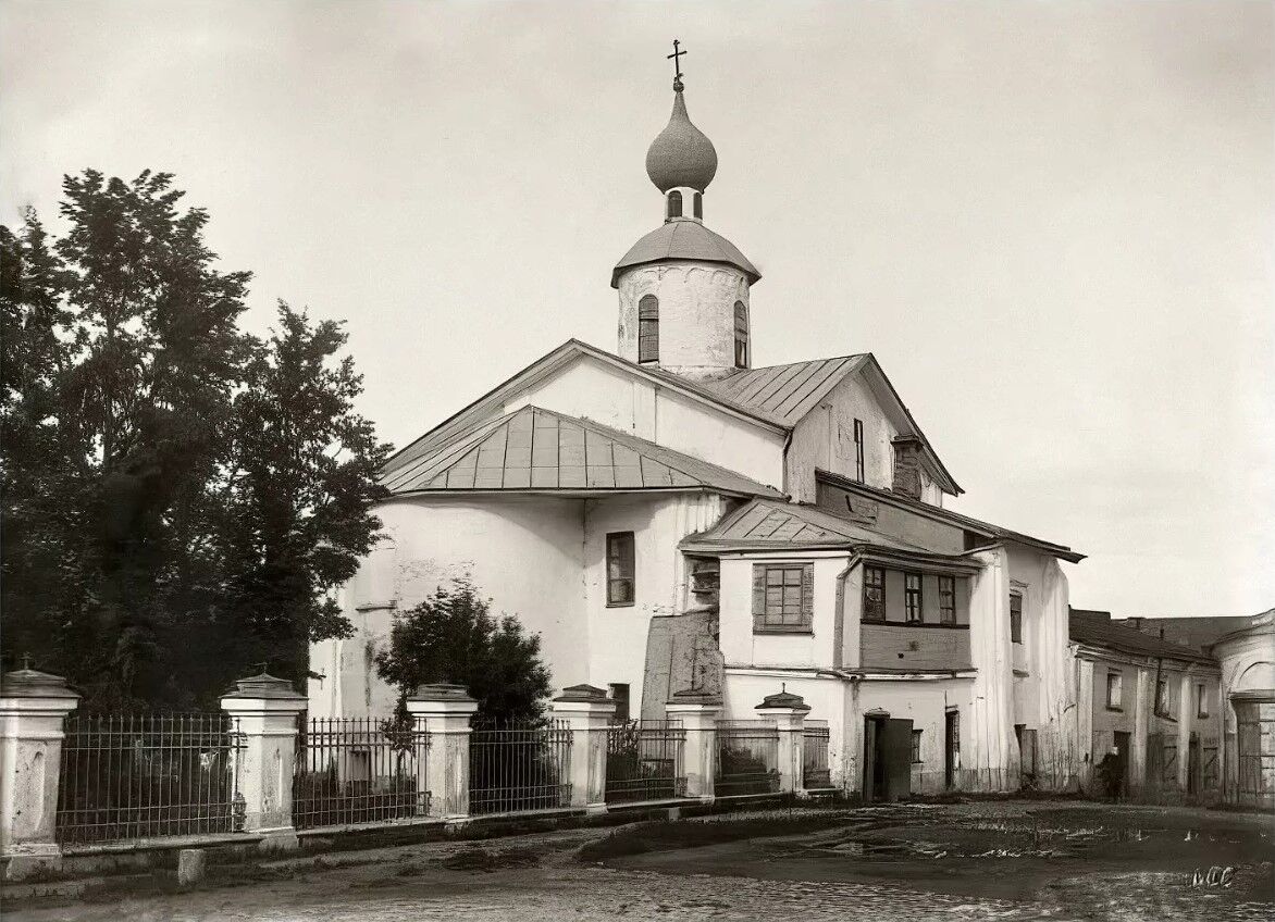 Церковь Параскевы Пятницы на Торгу, Великий Новгород (Великий Новгород, город, Новгородская область). архивная фотография, Фото 1910 г. Фотограф: Иванов-Терентьев Александр Алексеевич. Фотография взята с сайта: https://goskatalog.ru/portal/#/collections?id=19828078