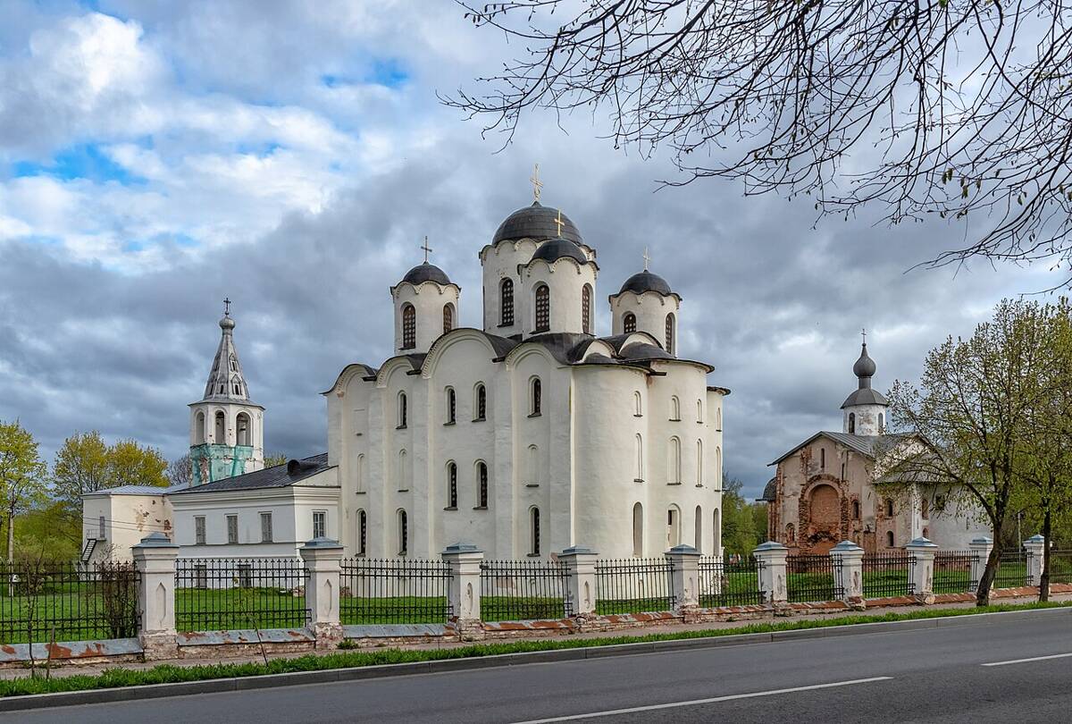 Великий Новгород. Собор Николая Чудотворца на Ярославовом дворище. фасады, Вид с правой стороны Большой Московской улицы