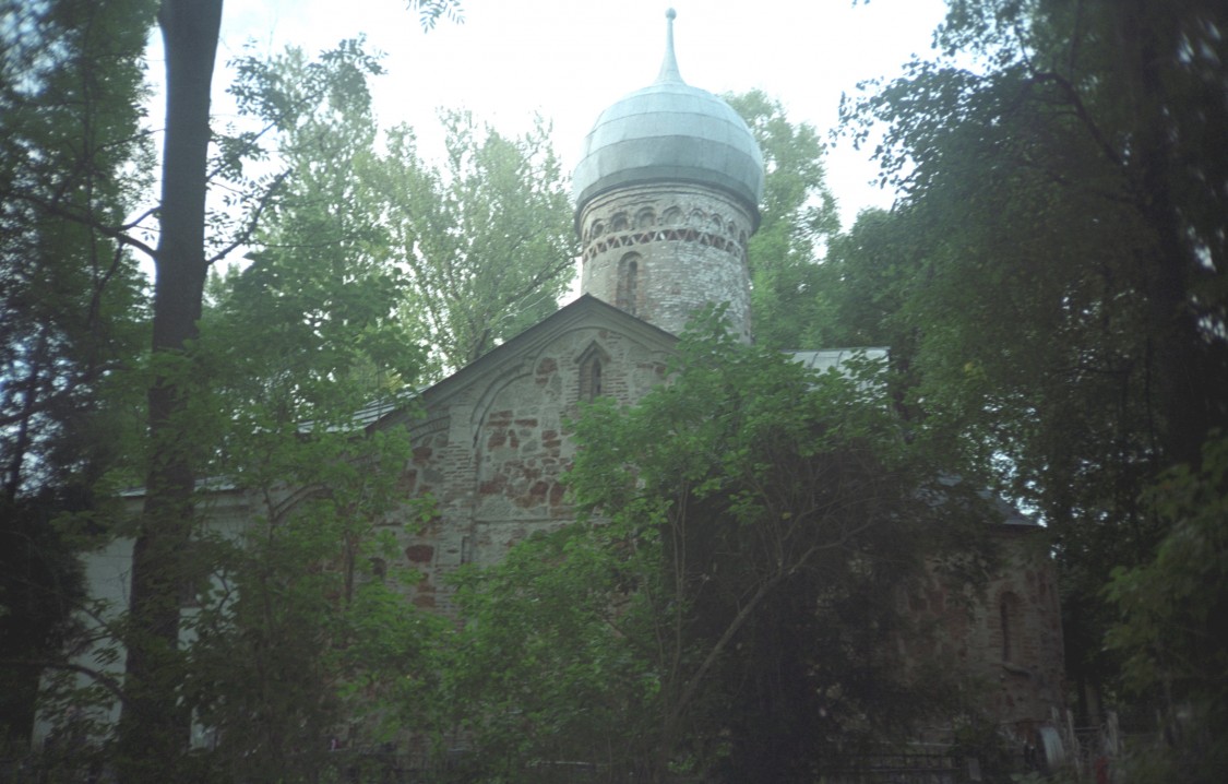 Великий Новгород. Церковь Рождества Христова на Красном поле. фасады