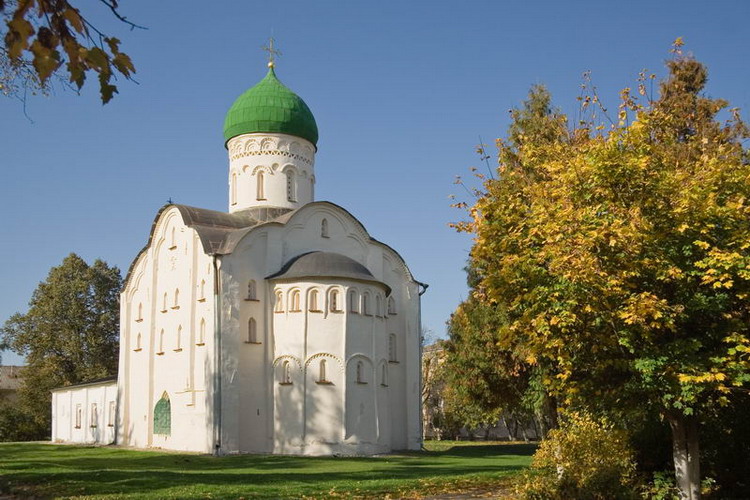 Великий Новгород. Церковь Феодора Стратилата на Ручью. фасады