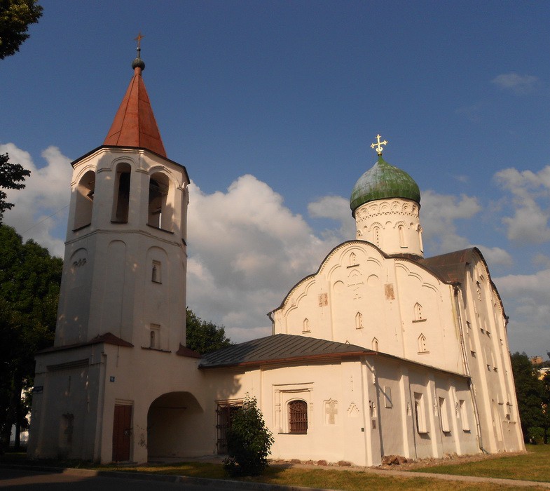 Великий Новгород. Церковь Феодора Стратилата на Ручью. фасады