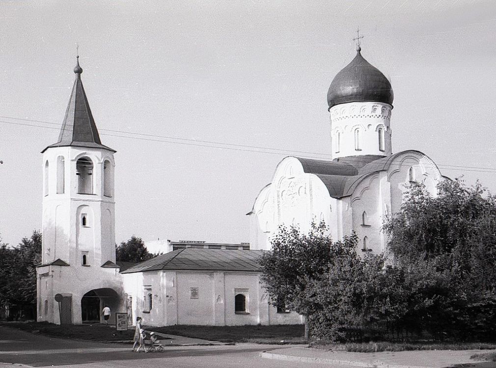 Великий Новгород. Церковь Феодора Стратилата на Ручью. фасады, Великий Новгород.Федора Стратилата на ручью церковь.