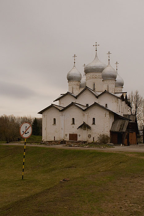 Церковь Бориса и Глеба в Плотниках, Великий Новгород (Великий Новгород, город, Новгородская область). фасады, Вид на западный фасад от Волхова