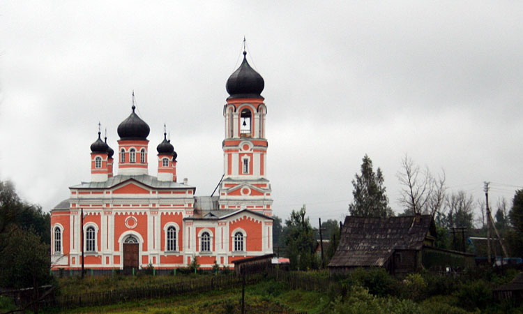 Церковь Троицы Живоначальной, Ямская Слобода (Крестецкий район, Новгородская область). общий вид в ландшафте