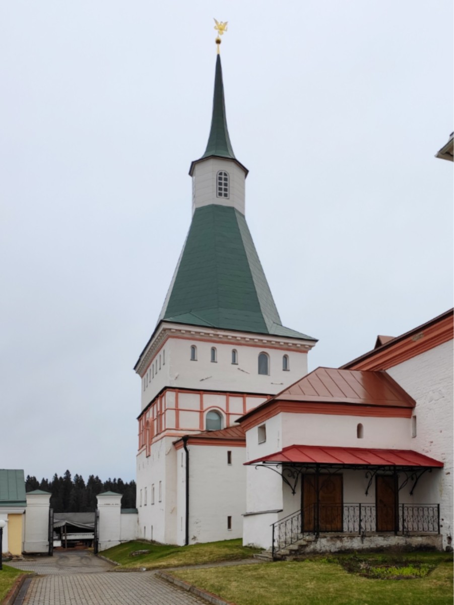 Валдай. Иверский монастырь. дополнительная информация, Никоновская (Михайловская) башня